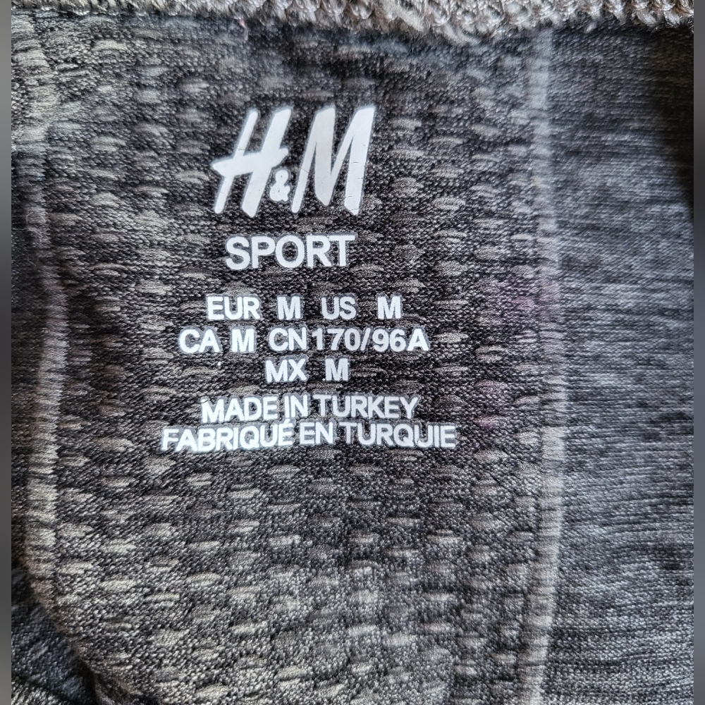 NWOT H&M Sport Workout Top Women's size M - Picture 4 of 5